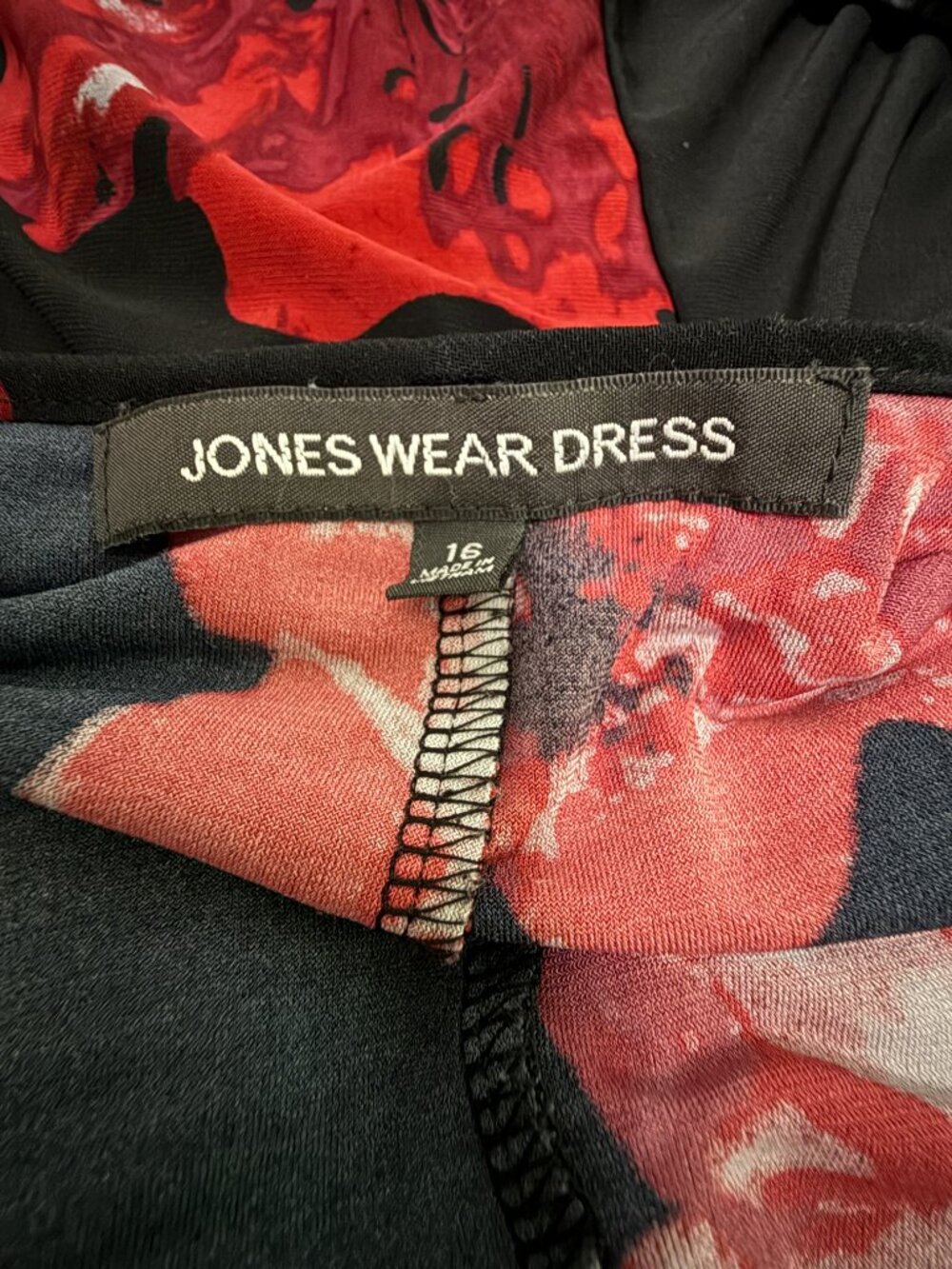 Jones Wear Dress Black Red Floral Twist Front V-Neck 3/4 Sleeve Size 16 - Picture 5 of 6